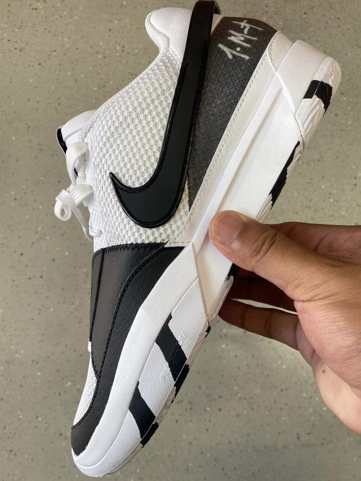 Nike Ja1莫兰特1代 防滑耐磨抗扭 缓震 透气
运动 篮球鞋 黑色/白色
